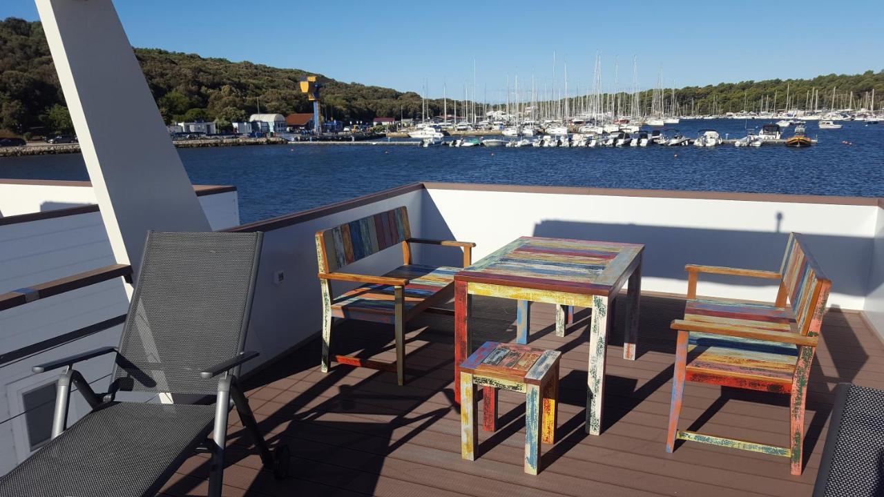 House Boat - Floating House Sofia Hotel Pula Exterior photo